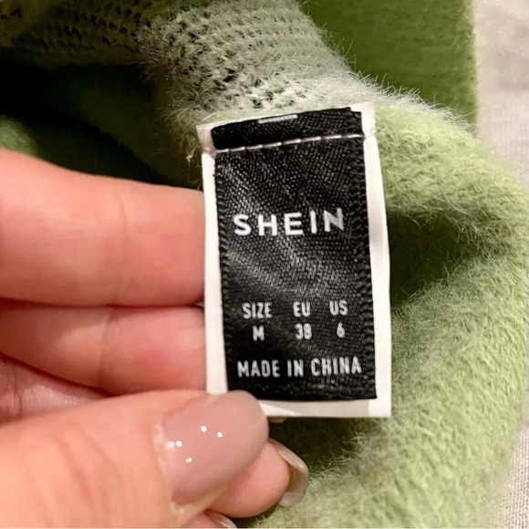 Women’s Multi Animal Print and Multicolor Fuzzy Sweater Size Medium - Picture 8 of 9